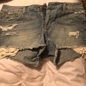 American Eagle women’s cut off shorts w/Lace 14